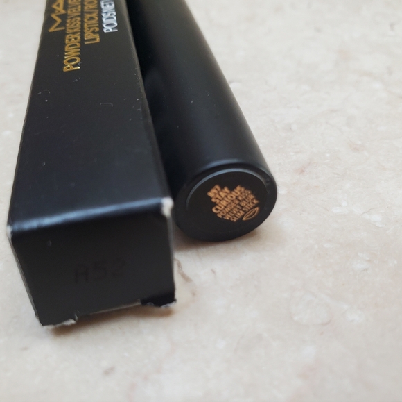 MAC "STAY CURIOUS" POWDER 💋 VELVET BLUR SLIM STICK - Picture 9 of 10